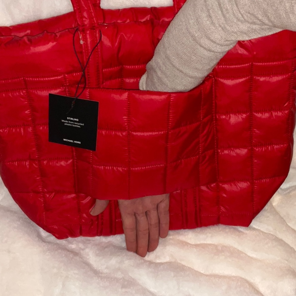 Make: Michael Kors Brand New puffy, large tote, red - Picture 5 of 8